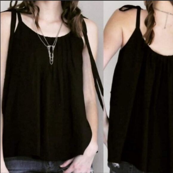 Shoulder Tie Top - Picture 4 of 15